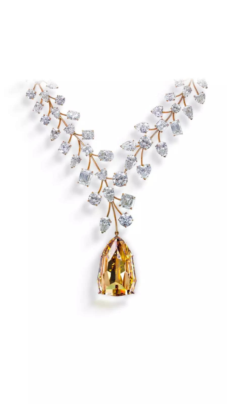 Diamond necklace displayed in media preview ahead of Singapore JewelFest -  Global Times