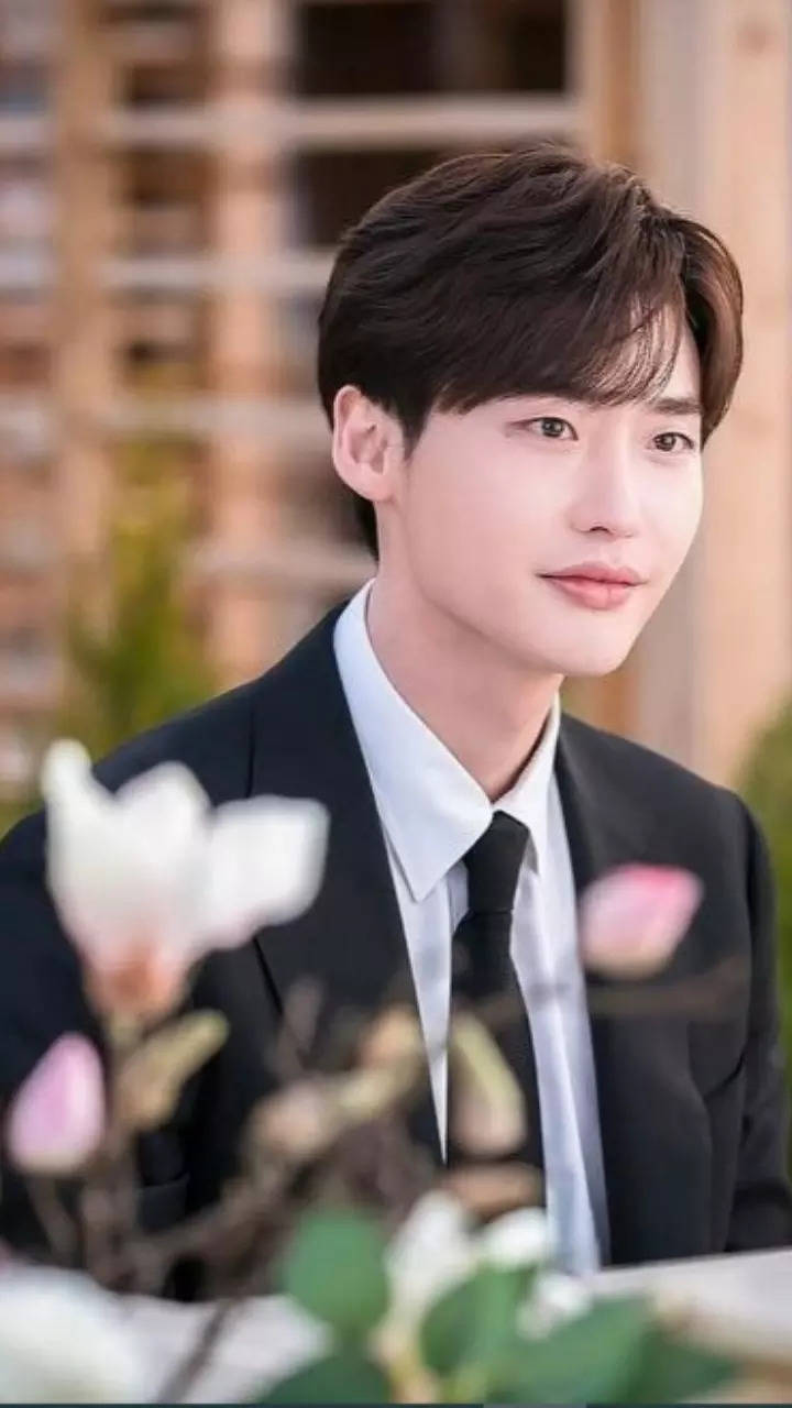 Lee Jong Suk Reflects On Military Service His Character In Romance Is A  Bonus Book And More  Soompi