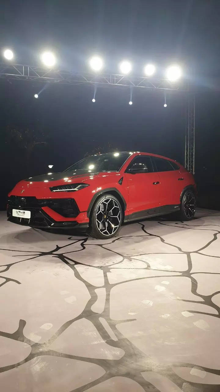 Lamborghini Urus Performante launched in India: Specs, price, performance  of this super SUV | Times of India