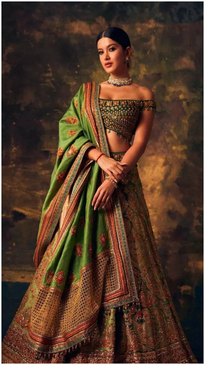 Photo of Red bridal lehenga with green jewellery | Indian bridal dress,  Indian bridal outfits, Indian bridal lehenga