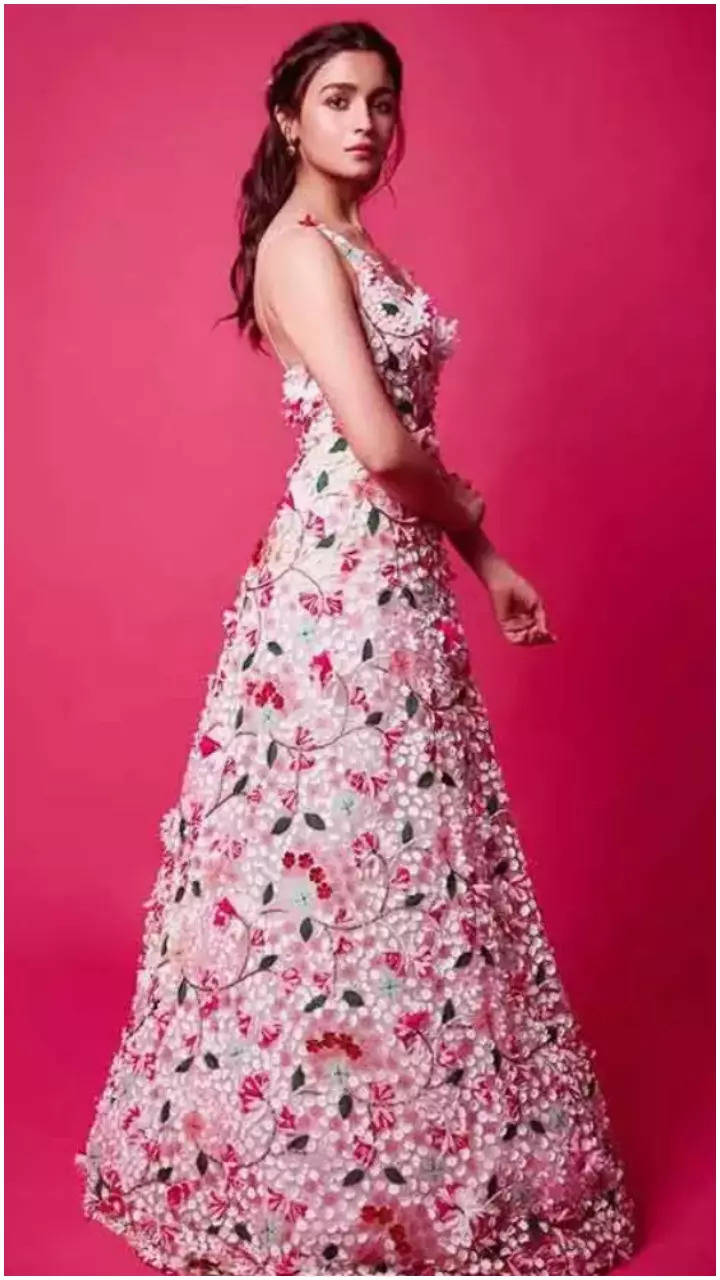 Alia bhatt Magenta Pink Floral printed Lehenga choli | Floral lehenga,  Party wear lehenga, Indian wedding outfits