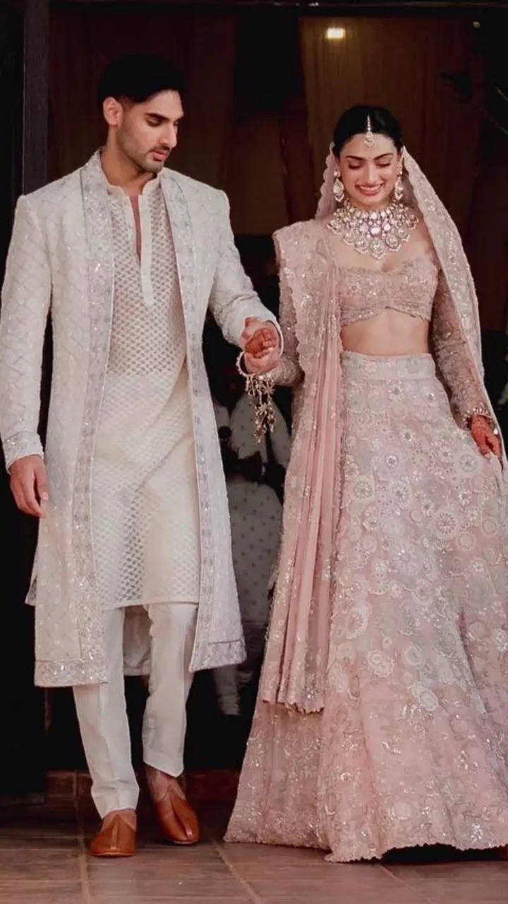 The Bride's Brother, Daniel Roseberry, Designed Her Schiaparelli Wedding  Dress | Vogue wedding, Couture wedding gowns, Different wedding dresses