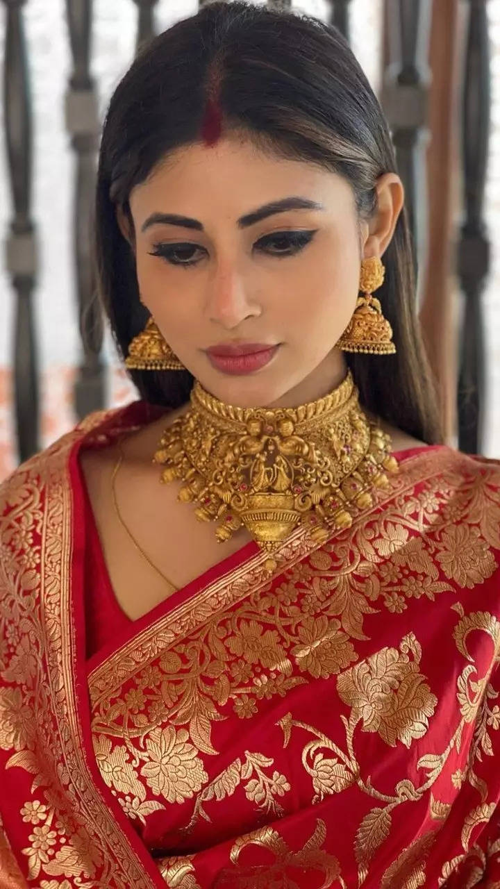 Stealworthy Bridal looks from Mouni Roy s saree wardrobe Times