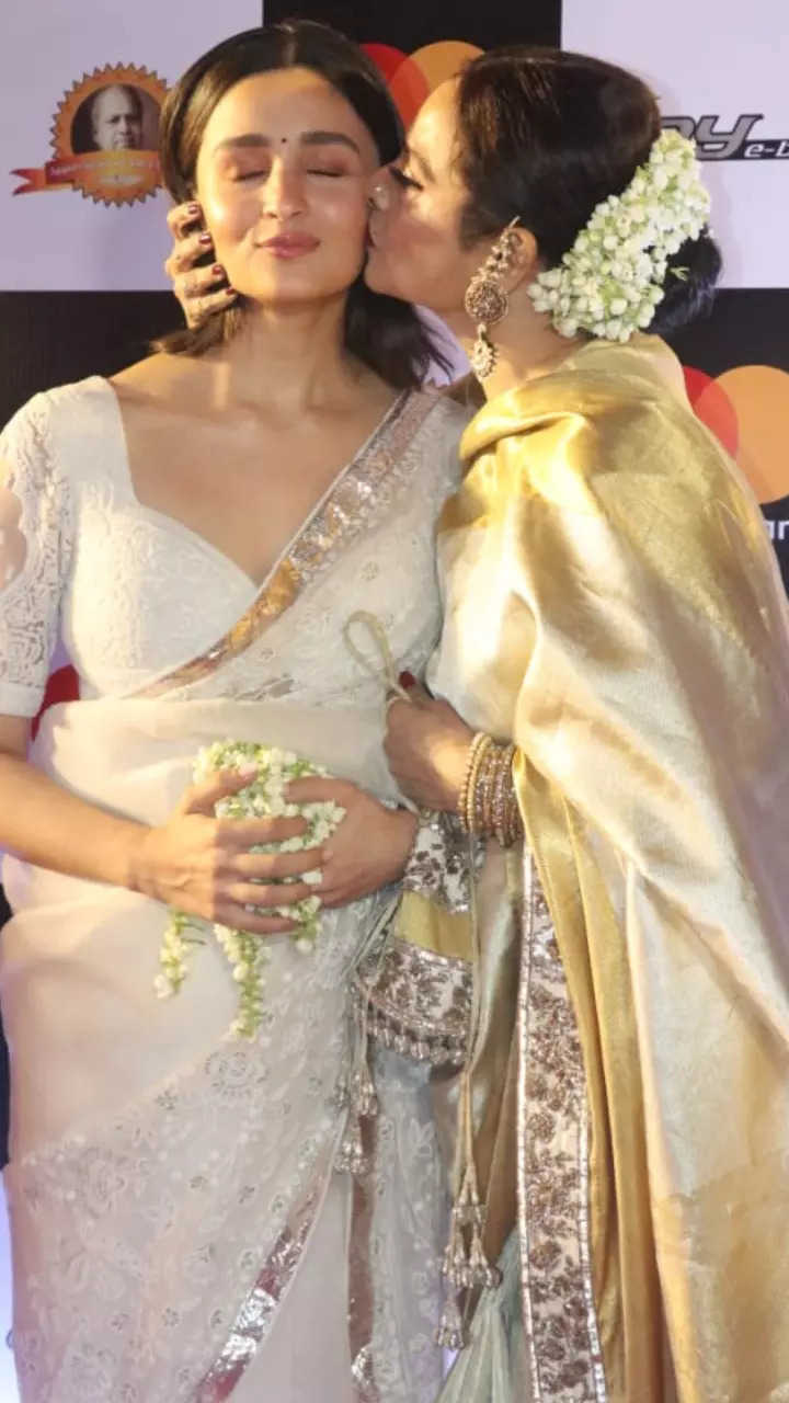 Alia Bhatt's white chikankari lehenga is a bridal trousseau must-have |  VOGUE India