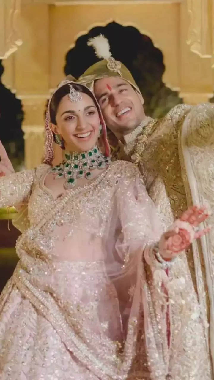 Inside pictures of Anushka Sharma & Virat Kohli's wedding | Sherwani for  men wedding, Wedding outfits for groom, Groom dress men