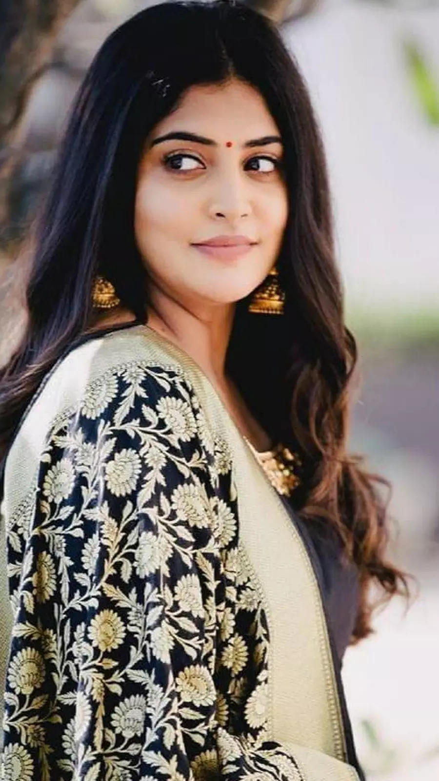 Manjima Mohan Latest Pics - Latest Movie Updates, Movie Promotions,  Branding Online and Offline Digital Marketing Services