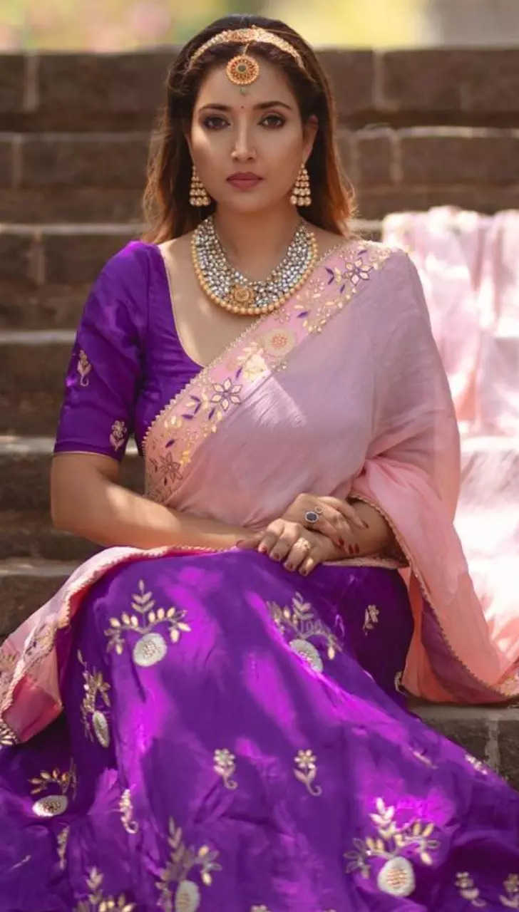Share more than 146 purple lehenga with jewellery super hot