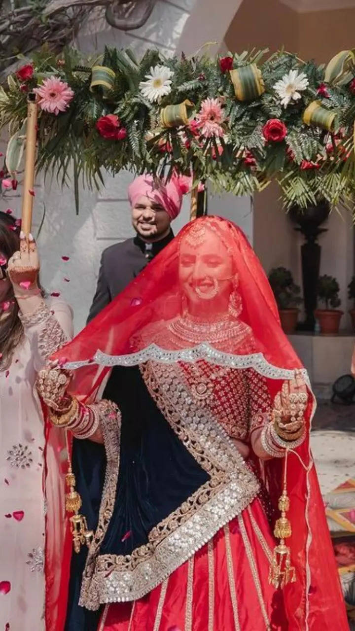 Sparkling Wedding for a Celebrity Fashionista and Pilot | Bridal  photoshoot, Bride photoshoot, Indian wedding photography poses