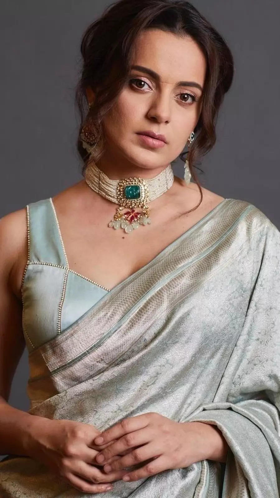 Kangana Ranaut redefines boldness through this saree clicks ...