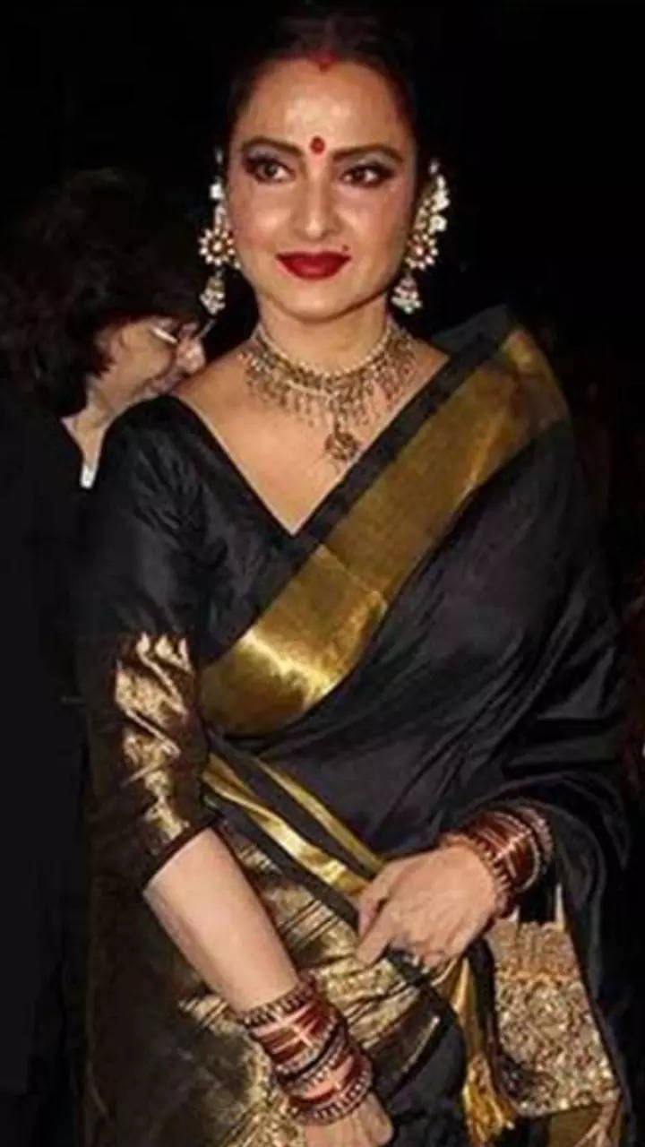 Kajol, Priyanka Chopra, Deepika Padukone, Kiara Advani: Actresses who've  aced the classic black saree look | Times of India