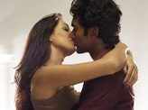 Preeti's steamy liplock with Sendhil!