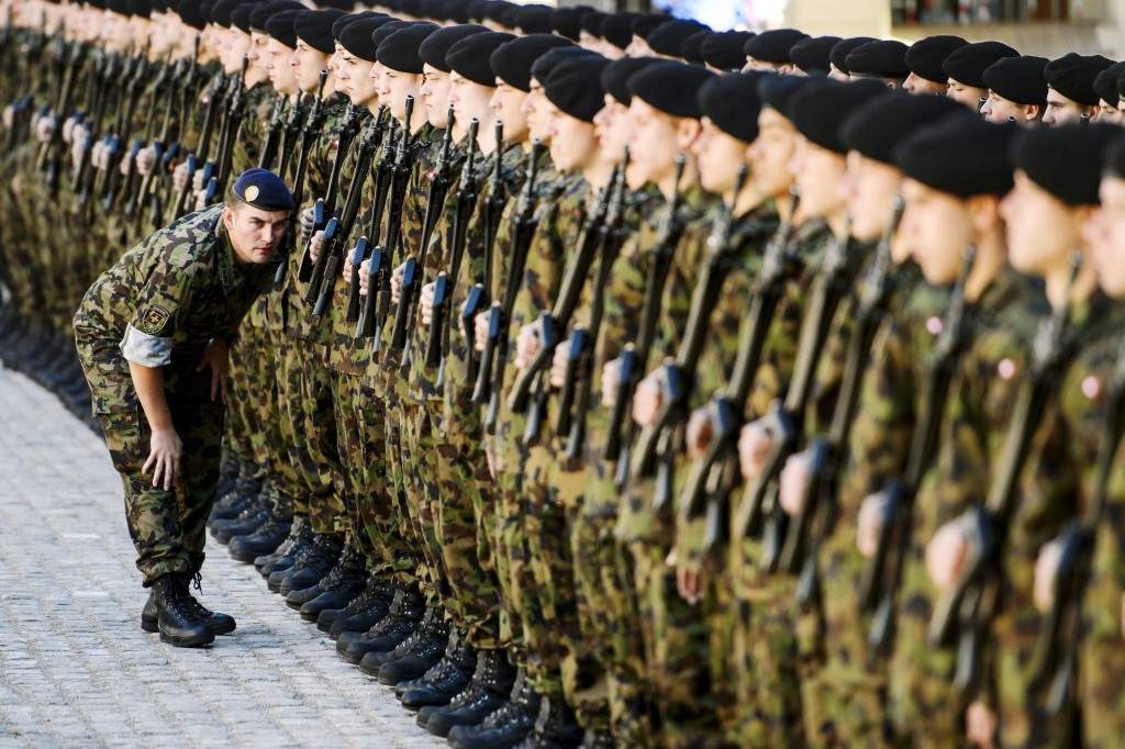 An officer checks the line of the Swiss honor guard prior to the arrival of Italian President Giorgio Napolitano. (AFP PHOTO / FABRICE COFFRINI)