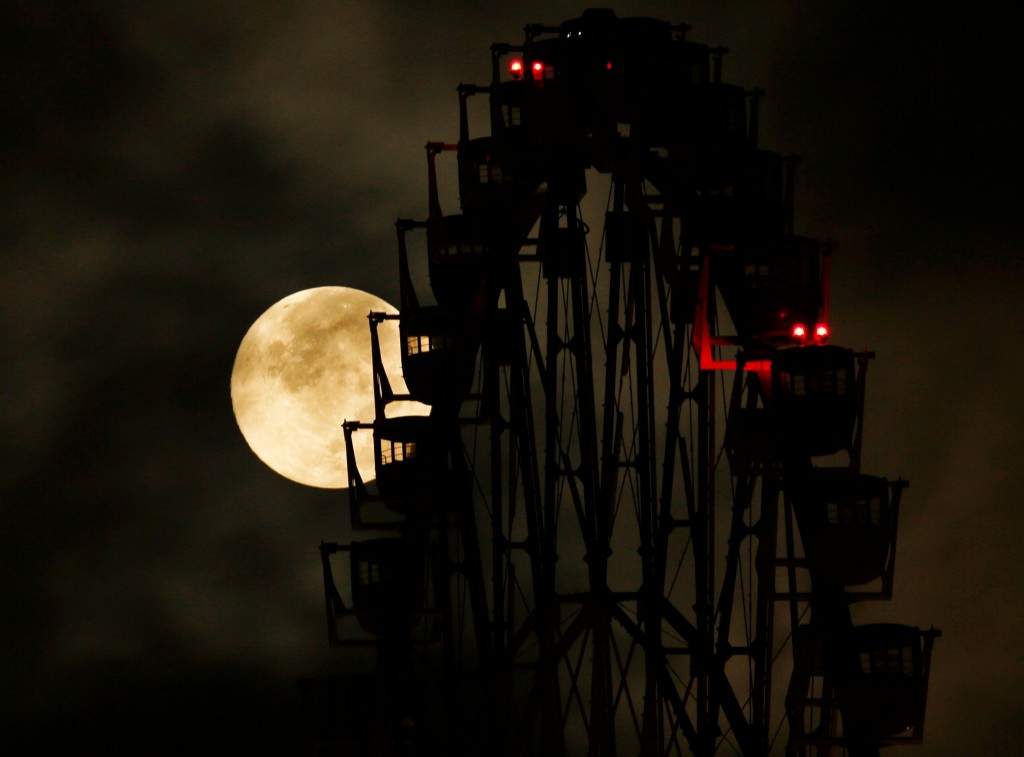 The supermoon is seen behind a ferris wheel in Tokyo. (REUTERS/Toru Hanai) 