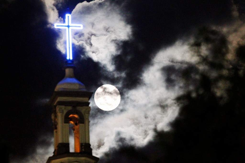 A supermoon rises over the dome of the Metropolitan Cathedral in Monterrey. (REUTERS/Daniel Becerril)