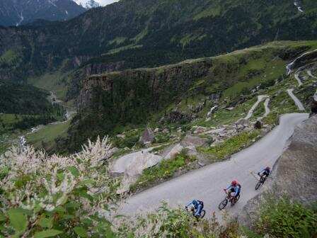 Make their way up to Marhi from Manali