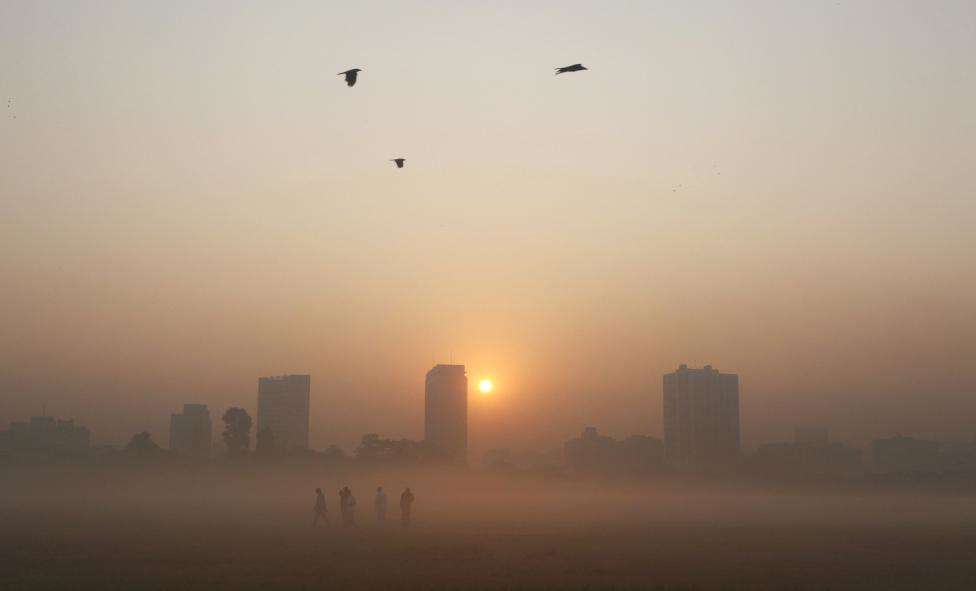 Joggers stand amid dense fog on a cold winter morning in Kolkata. (REUTERS/Rupak De Chowdhuri/Files)