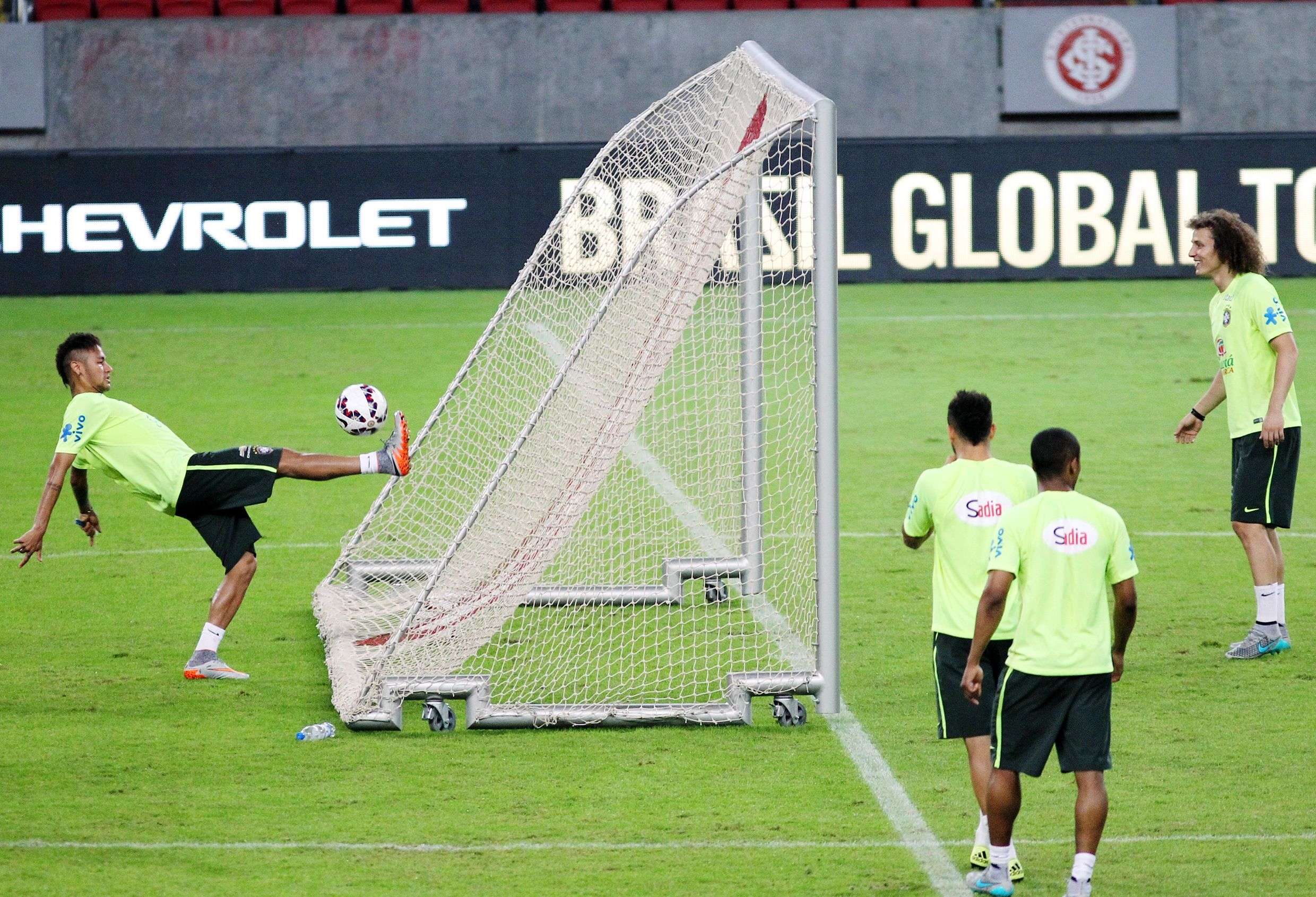 Neymar's goal from behind the fence is pure magic. (AP/Nabor Goulart)
