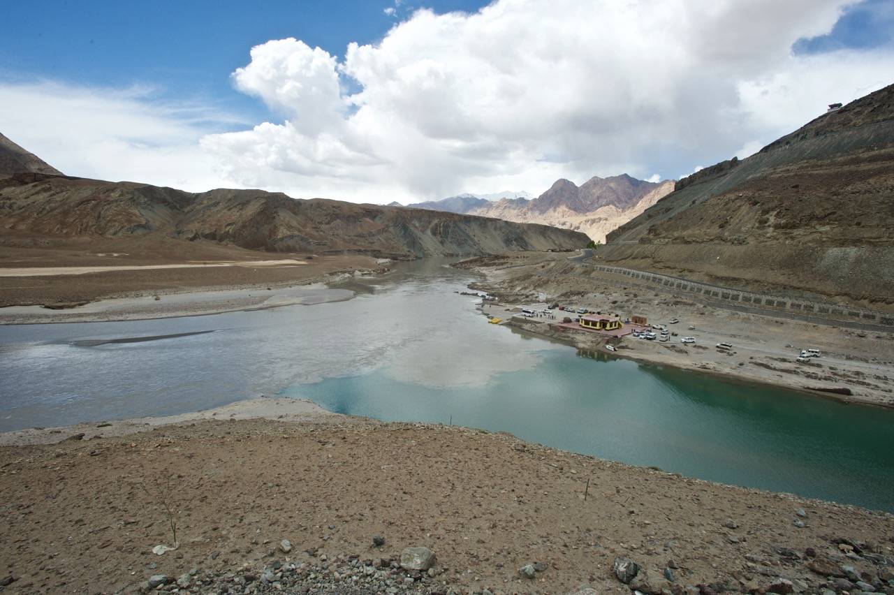 Peek-a-boo: Many times a good photo just needs nature to play peek-a-boo while the rest of us simply watch. This is the confluence of river Zanskar (brown) and river Indus (green). You could do river rafting in river Zanskar
