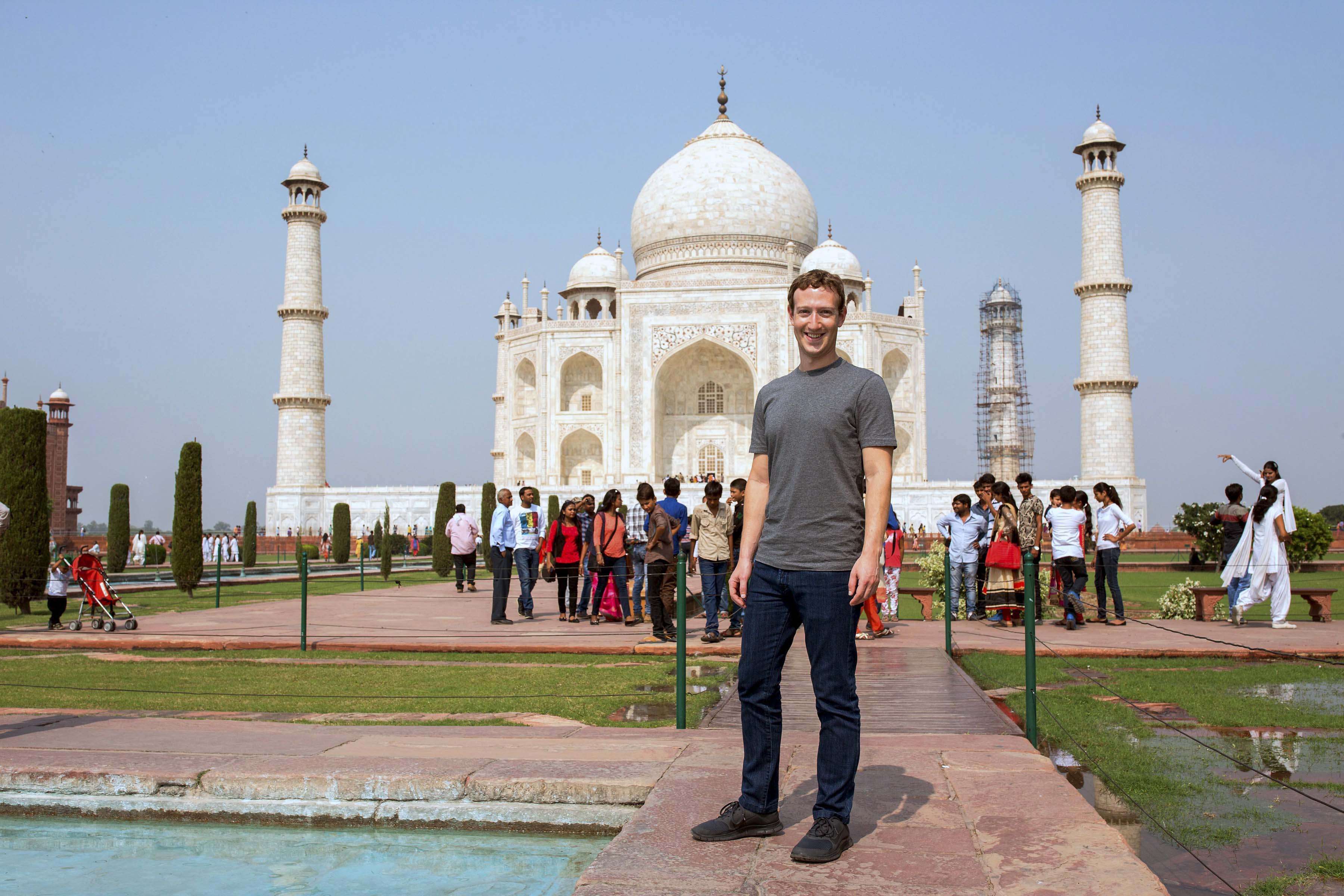 Agra:  Founder & CEO, of Facebook, Mark Zuckerberg pose for photo during his visit at Historical Taj Mahal in Agra on Tuesday. PTI Photo(PTI10_27_2015_000289B)