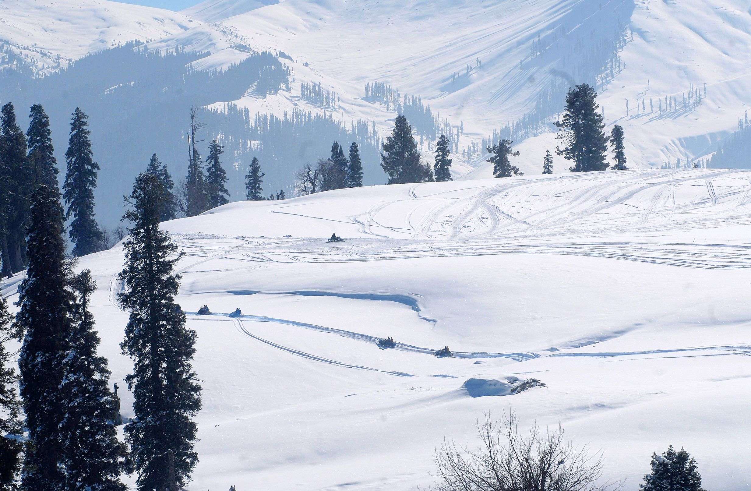 This is how heavenly Gulmarg looks like right now