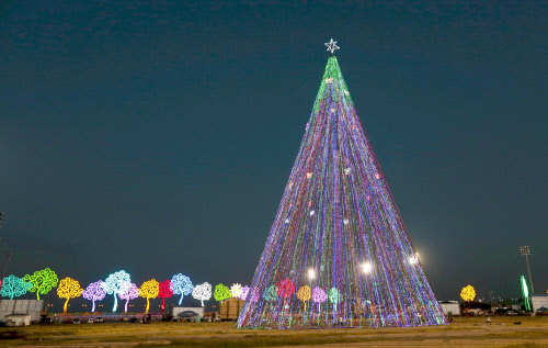 A Christmas tree in Juan Pablo II square in Managua, Nicaragua (Photo Courtesy: Oswaldo Rivas / Reuters)
