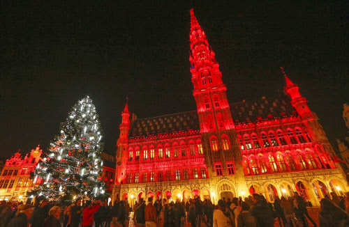 Illuminated Brussels grand place in Belgium (Photo Courtesy: Yves Herman/ Reuters)