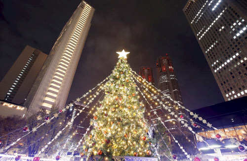Christmas tree decorated in front of the Tokyo metropolitan government building (Photo Courtesy: Yuya Shino / Reuters)