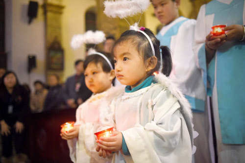Chinese kids at christmas prayers (Photo Courtesy: Wang Zhao / AFP)