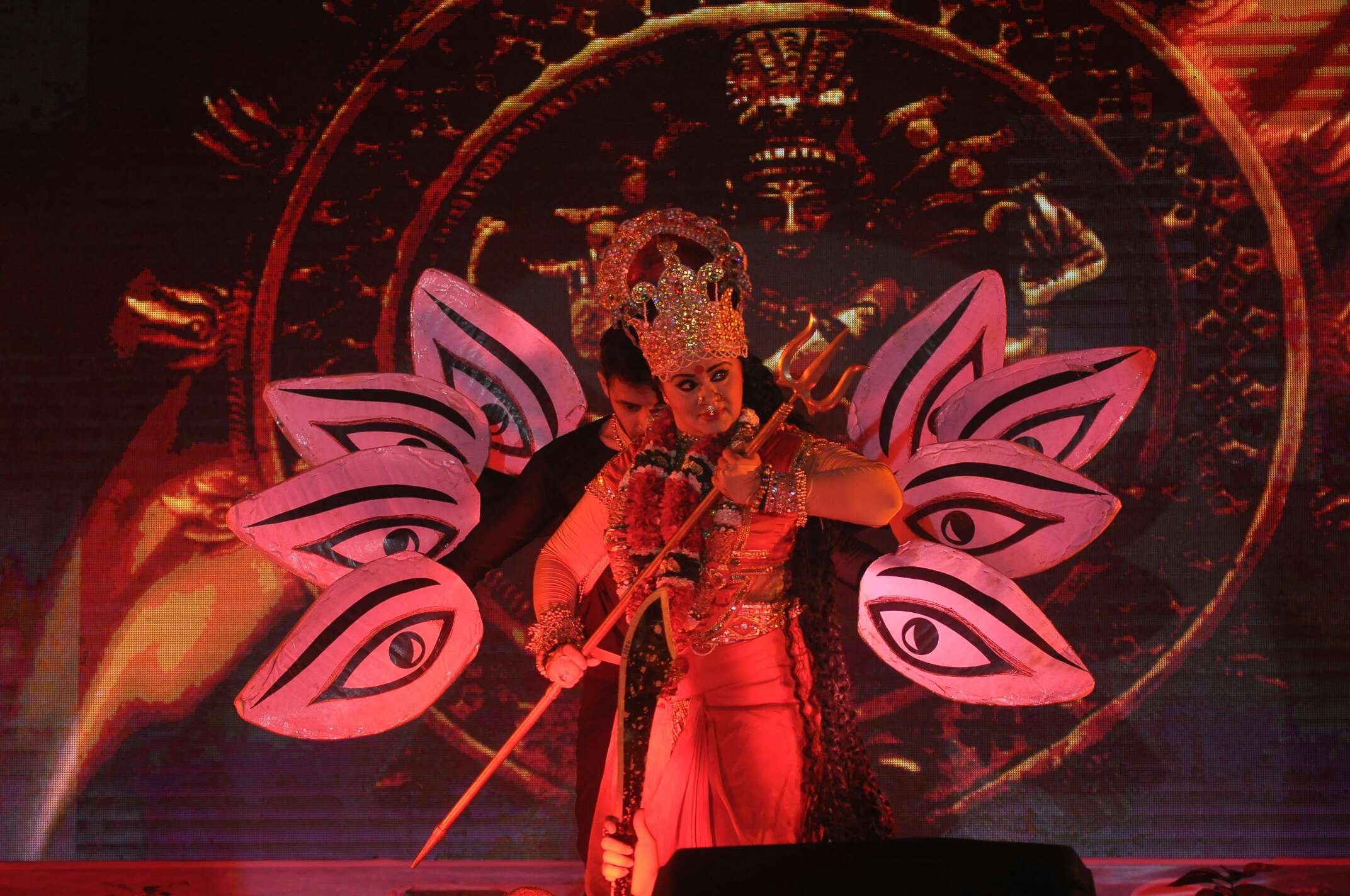 International Bharat natyam Dancer and Actress Sudha Chandran performed dance during Vishava Dharam sammelan orgnised by Shri Shivshakti peeth Seva Samiti at Reshimbagh Ground Nagpur India December 29,2015 Pix By Dhananjay khedkar (MT NAGPUR PIX)