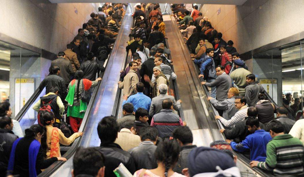 Commuters at Rajiv Chowk metro station during 'odd-even' rule in Delhi