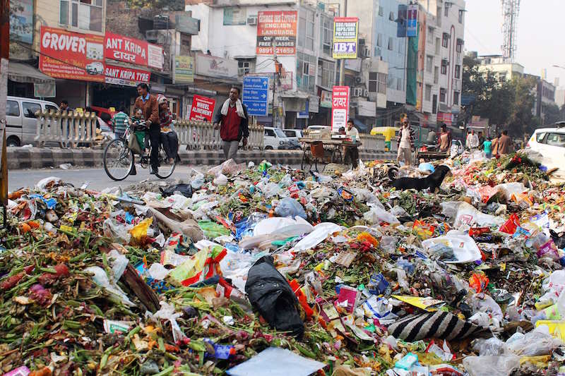 GARBAGE DUMPED AT LAXMI NAGAR IN DELHI ON SATURDAY AS MCD WORKERS ARE ON STRIKE FOR NOT GETTING WAGES. PHOTO BY---VIPIN