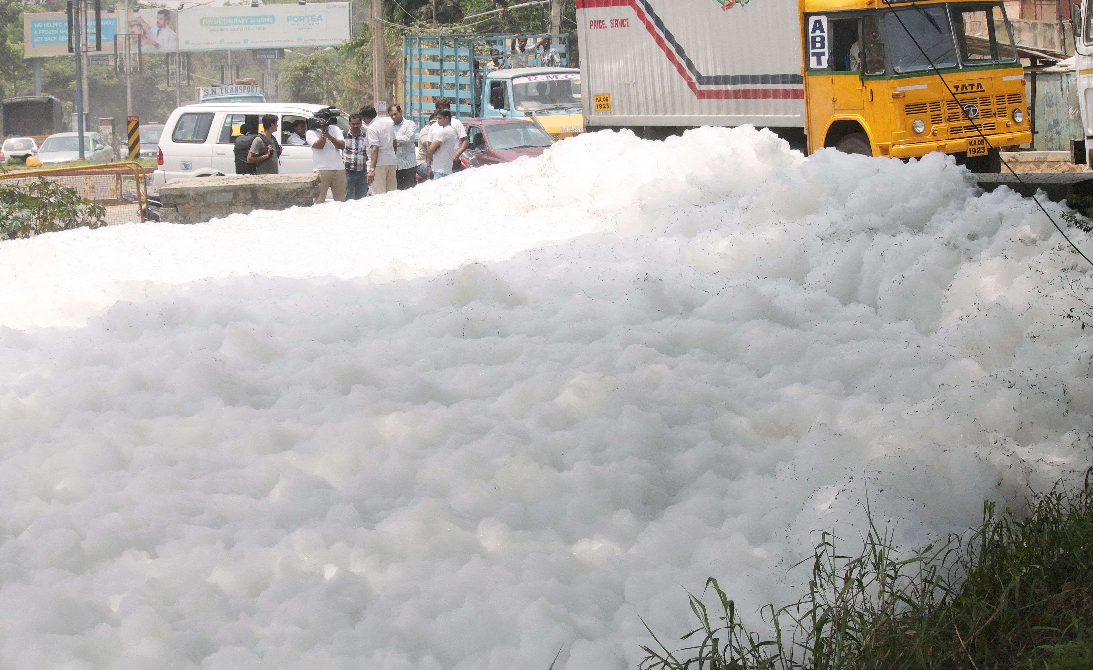 Varthur Lake spits out toxic foam