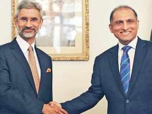 Indian Foreign Secretary S. Jaishankar meeting his Pakistani counterpart