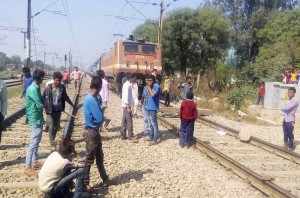 Jat community members block the railway tracks at Hodal (Photo by MUKESH MANDAL)