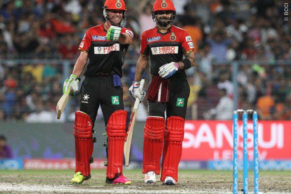 Virat Kohli and AB de Villiers in action against KKR