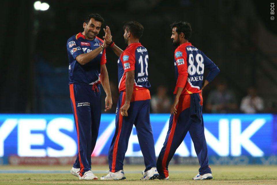 DD skipper Zaheer Khan teaching a trick to youngsters
