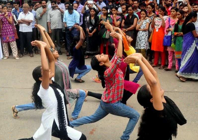 Flash mob organised in Kerala by Yoga Poornima research centre to create awareness about yoga among public (Photo courtesy: E Gokul)