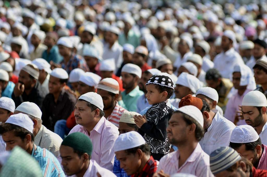 Chandigarh: Indian Muslims offer prayers during Eid al- Adha outside the mosque in sector 20 in Chandigarh on Tuesday September 13, 2016.photo Dinesh Bhardwaj