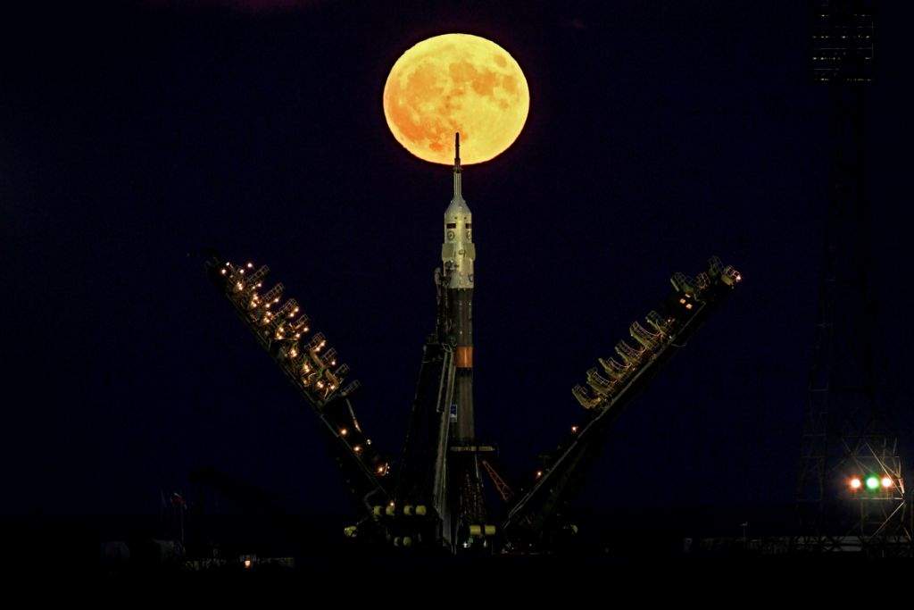 The supermoon is seen behind the Soyuz MS-03 spacecraft set on the launch pad at the Russian-leased Baikonur cosmodrome in Kazakhstan. (AFP PHOTO / Kirill KUDRYAVTSEV)