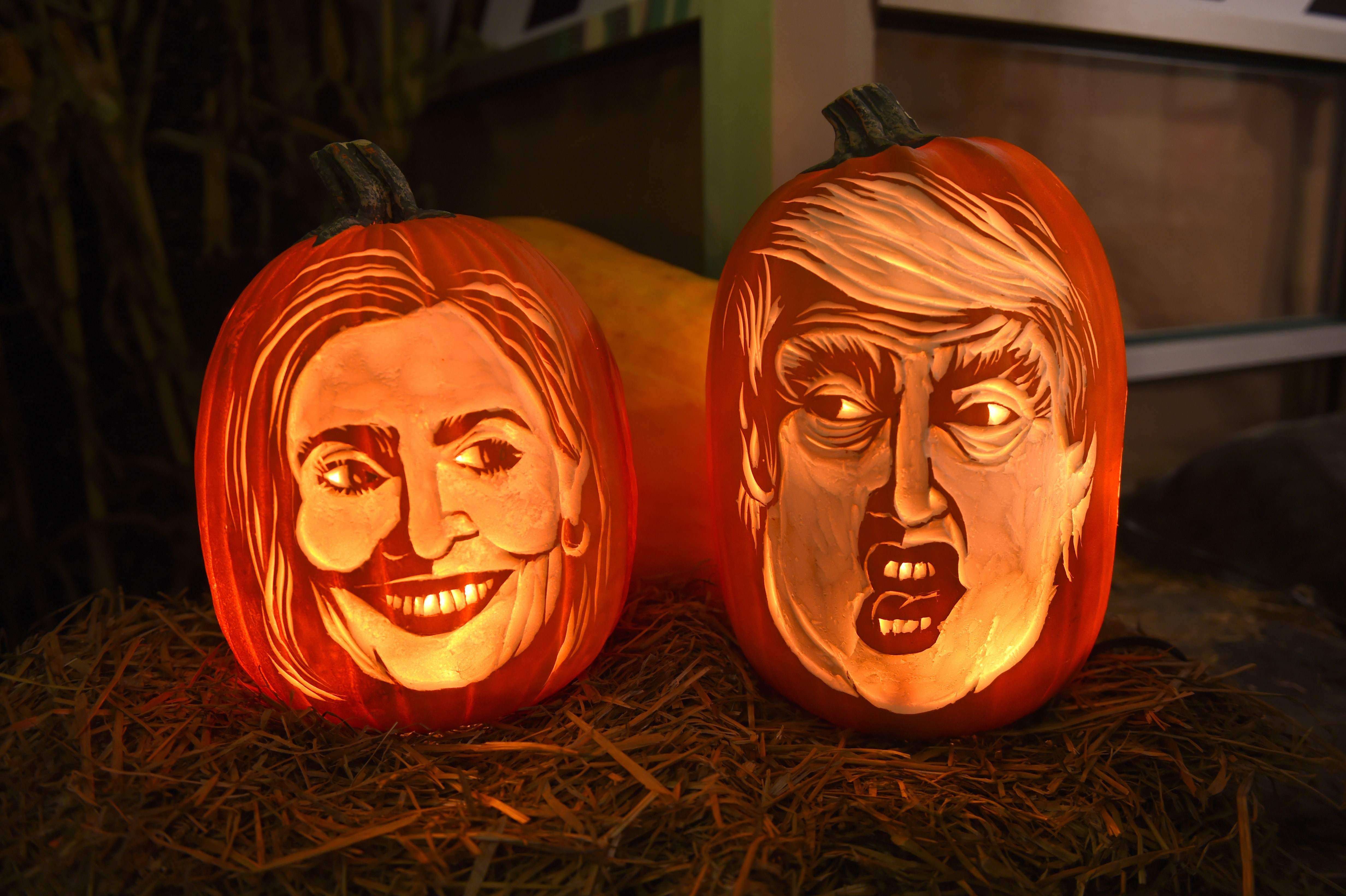 (FILES) This file photo taken on October 28, 2016 shows styrofoam carvings on display of Democratic presidential nominee Hillary Clinton and her Republican counterpart Donald Trump at the Chelsea Market in New York. The specter of terrorism, rigged elections, social or decommissioning of nuclear war ... The presidential campaign vitriolic put Americans on edge. "People are always more stressed at election time, but I've never seen that at this level," says Judi Bloom, a psychologist in Santa Monica, California, told AFP October 29, 2016. A recent study from the American Psychiatric Association (APA), more than one in two Americans (52%) are stressed by the returning of 8 November. / AFP PHOTO / TIMOTHY A. CLARY