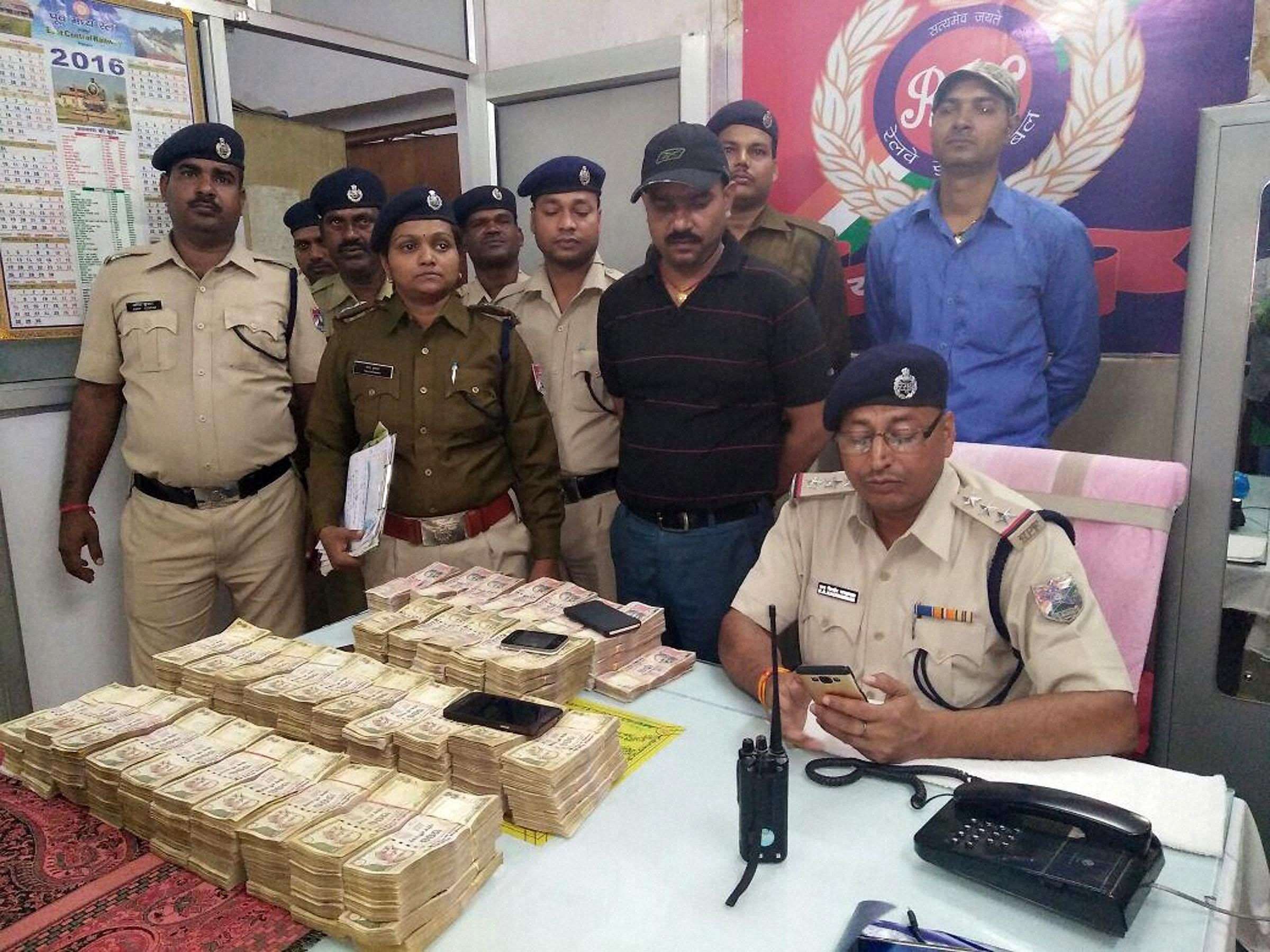 Danapur: RPF team recovered more than one crore black money from Udhna Danapur Express in Danapur near Patna on Sunday. PTI photo(PTI11_13_2016_000222B)