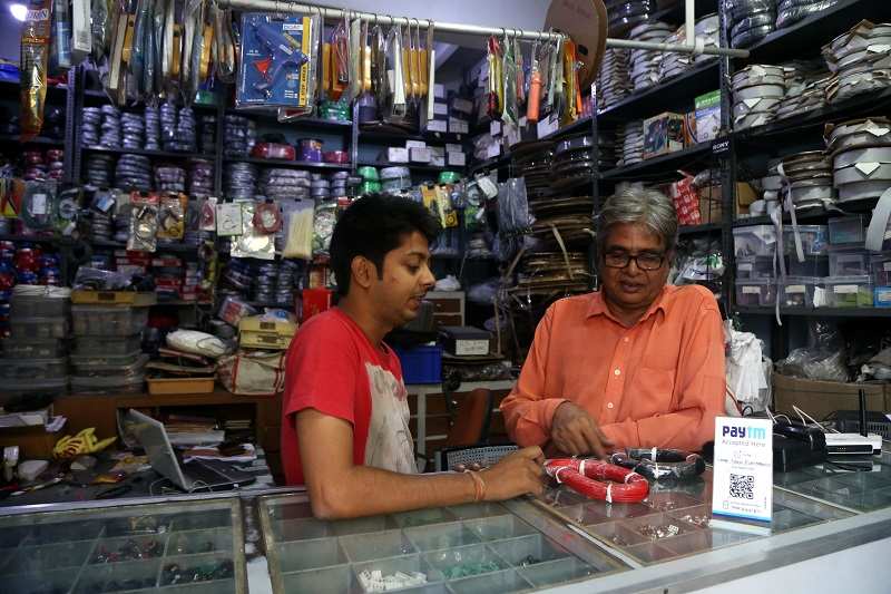 Demand for point of sales or card swipe machines go up among smaller shop owners and businesses. Officials in the bank said that they got over 50 calls every day and there was a huge shortage in the availability of the machines. With bank taking 10-30 days to install these machines, shop keepers have also opted for online wallet and are educating their customers to use it. Story - Komal Photo - J Jackson