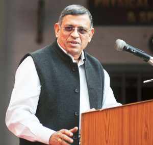 Swaminathan Gurumurthy is one of India's well-known professional Chartered Accountants and a highly respected and sought after corporate advisor. He is also know as the RSS ideologue who probed the allegations of money laundering by Nitin Gadkari BJP national president into Purti group. He spoke on FDI in retail business during the concluding function of a debate competition jointly organised by Rotary Club of Nagpur and Swadeshi Jagran Manch Nagpur at Dharampeth Education Soceities R S Mundle Dharampeth Arts and Commerce College North Ambazari Road in Nagpur on Tuesday. Pic by: Aniruddhasingh Dinore (MT NAGPUR PIC ,BCCL.NAGPUR)