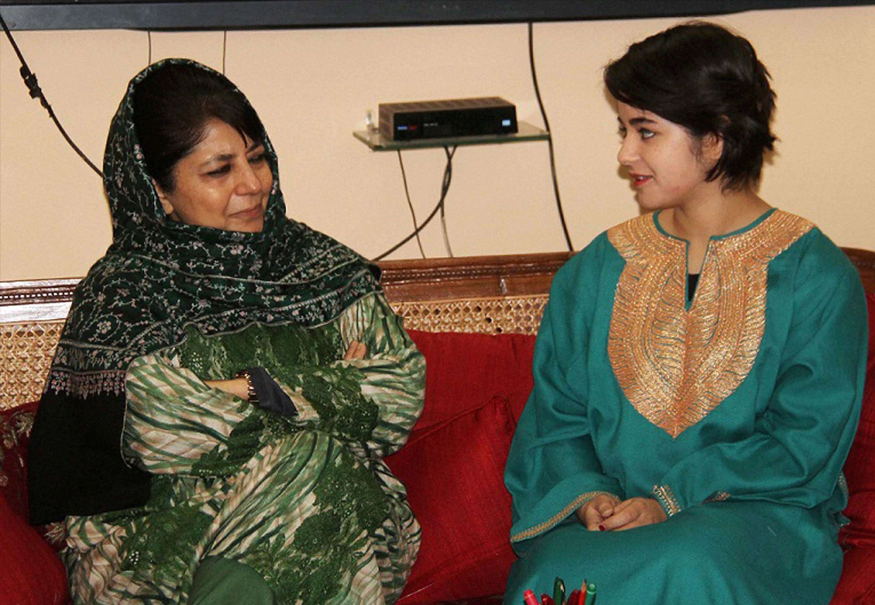 Jammu: Jammu and Kashmir Chief Minister Mehbooba Mufti with Zaira Wasim Khan, the  girl from the Valley who plays the role of wrestler Geeta Phogat in 'Dangal',  at Raj Bhavan in Jammu on Saturday. PTI Photo(PTI1_14_2017_000224B)