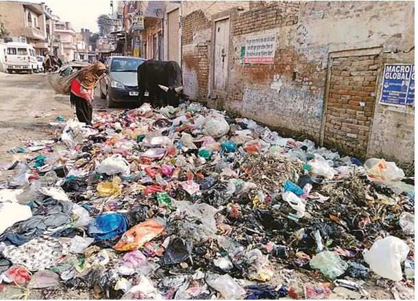 Garbage dumped in market-jaurian chakian, Kotkapura