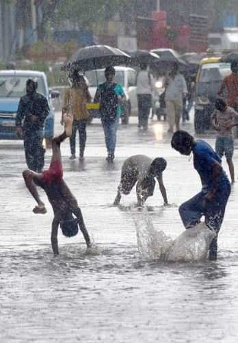 Colours and romance of Mumbai monsoon