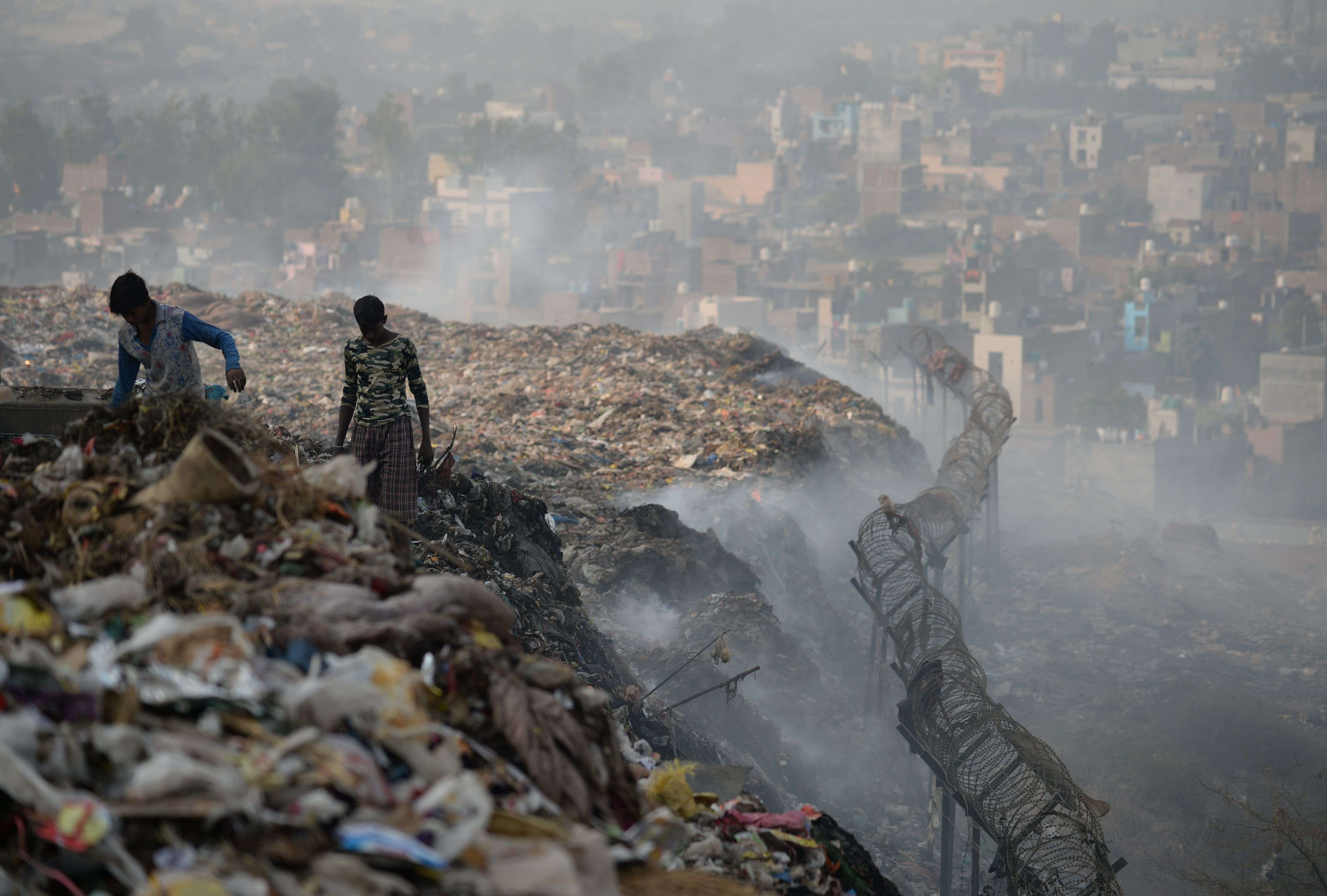 bhalswa-landfill-fire-solution-is-to-break-the-garbage-in-garbage-out