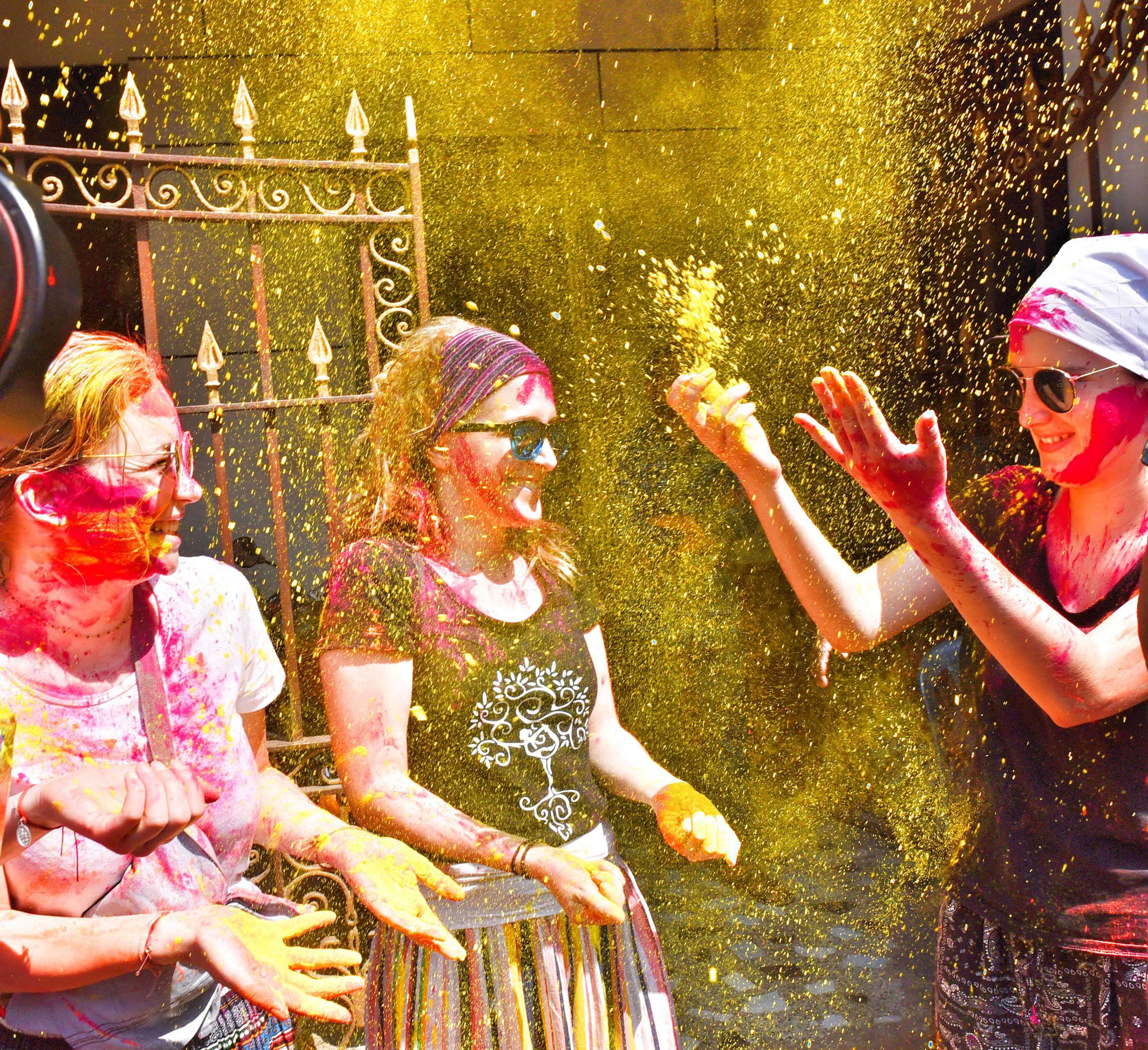 Top 105+ Images in photos holi celebrations amid covid-19 pandemic Excellent