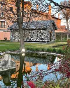 Subodh Gupta: cooking pots that contain the cosmos