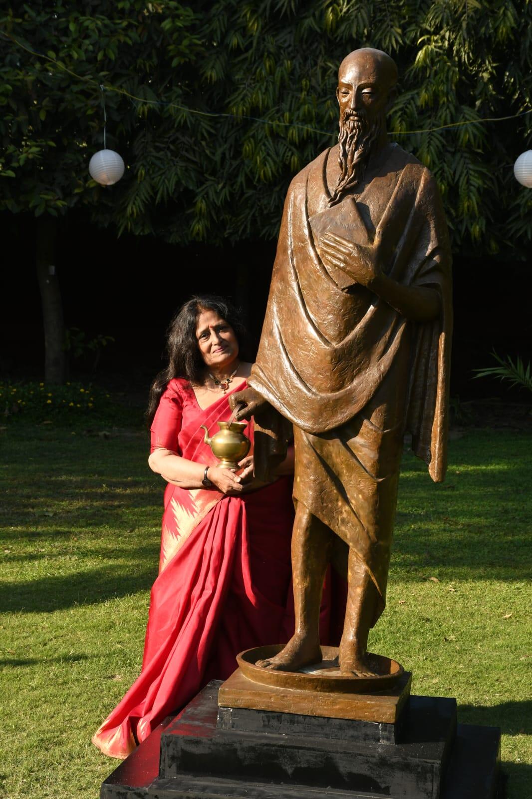 Stulpdoos Two Sculptors from Kolkata engage at Bikaner House Sculpture Park
